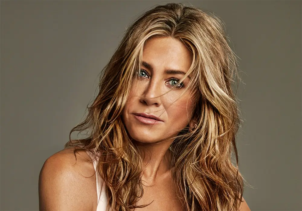 جينيفر أنيستون بتسريحة ريتشل الشهيرة - طبقات متوسطة